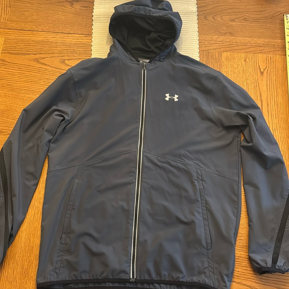 Under Armour Men’s Dark Gray Lightweight full Zip Running Jacket reflective sz L